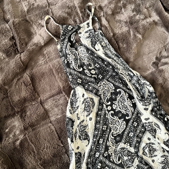 Paisley Flowy Tank Top - Picture 2 of 3